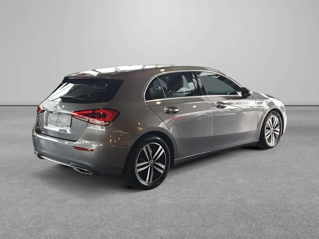 Mercedes-Benz A 220