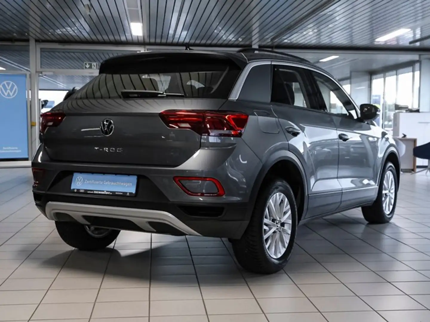 Volkswagen T-Roc 1,5 TSI Life NaviMedia LED-Plus Parkassist LMR Grau - 2