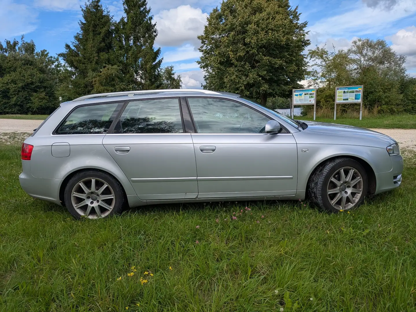 Audi A4 2.0 TDI quattro (103kW) Grau - 2