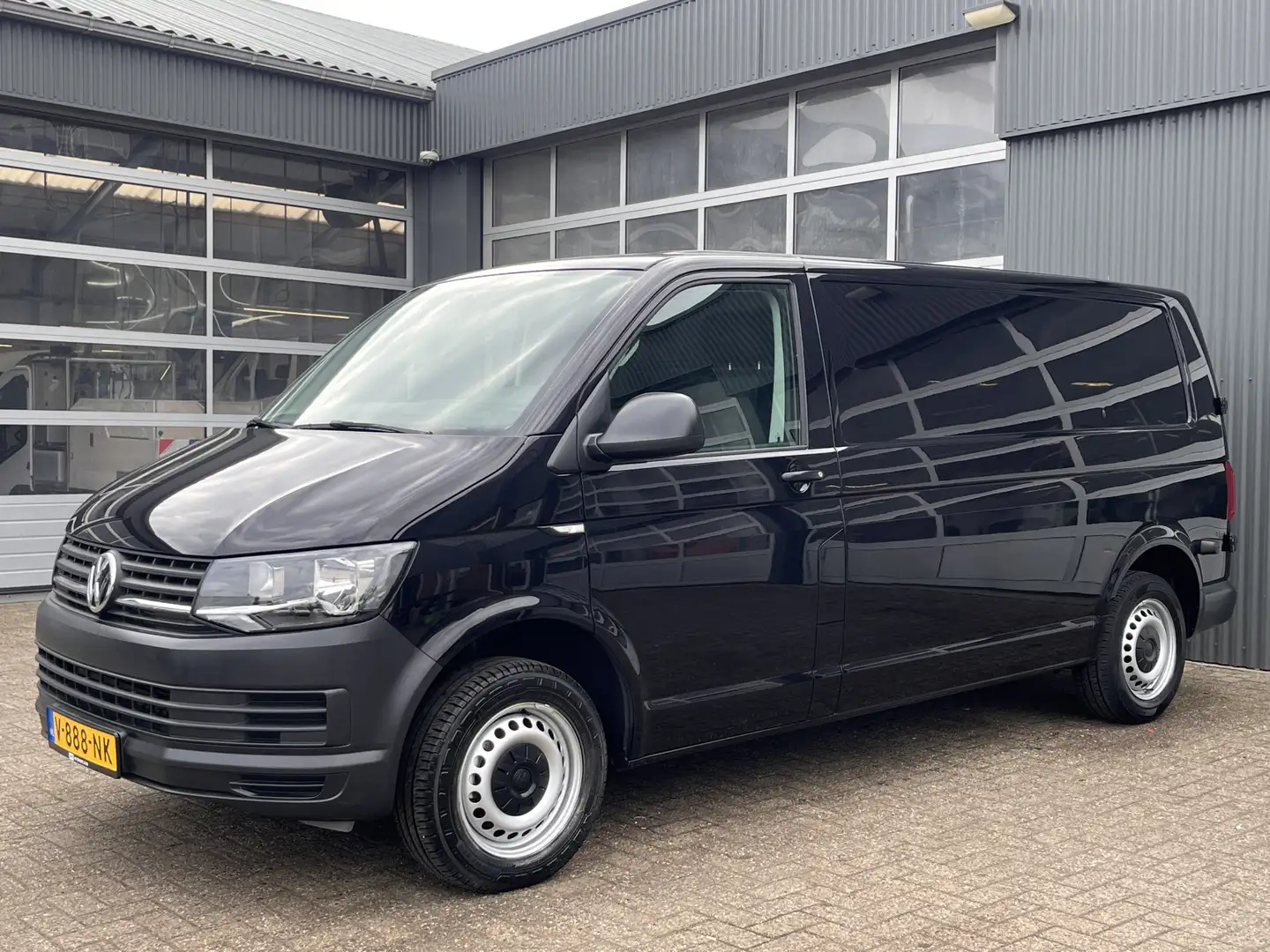 Volkswagen T6 Transporter 2.0 TSI L2H1 150pk Benzine Airco Cruise controle N Černá - 2