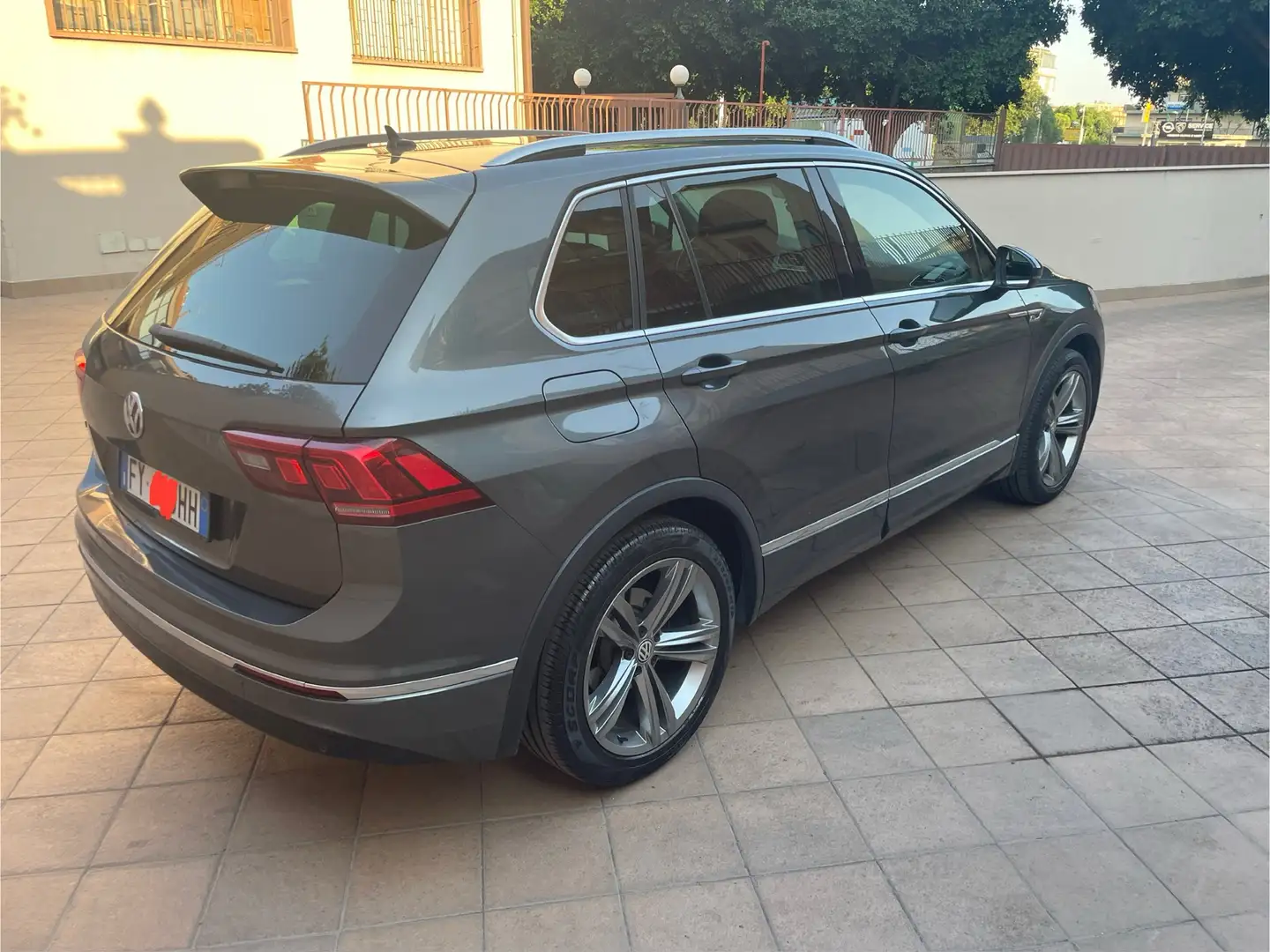 Volkswagen Tiguan 2.0 tdi R-Line Sport dsg - 2