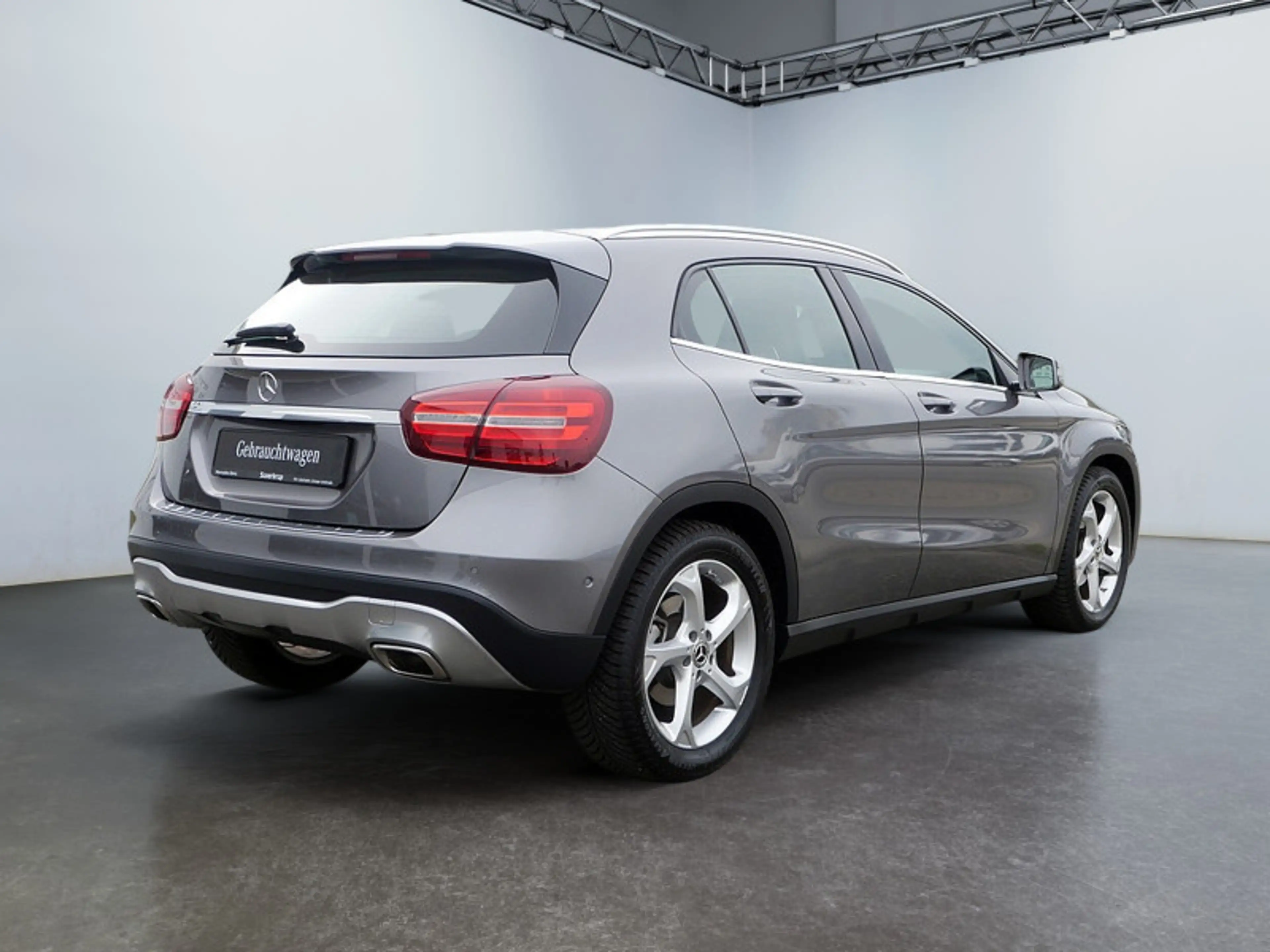 Mercedes-Benz GLA 180 PDC SHZ — photo 4