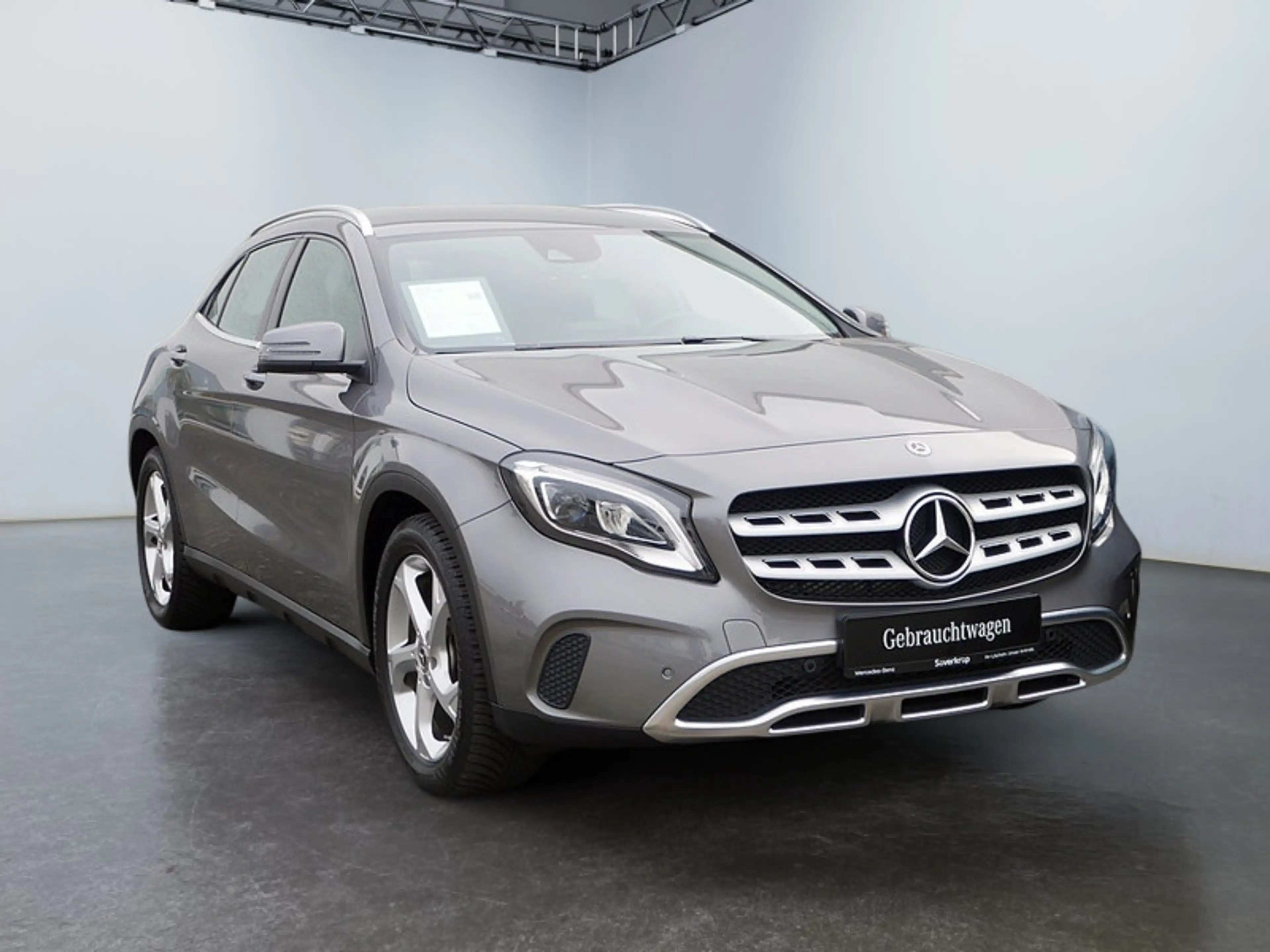Mercedes-Benz GLA 180 PDC SHZ — photo 2