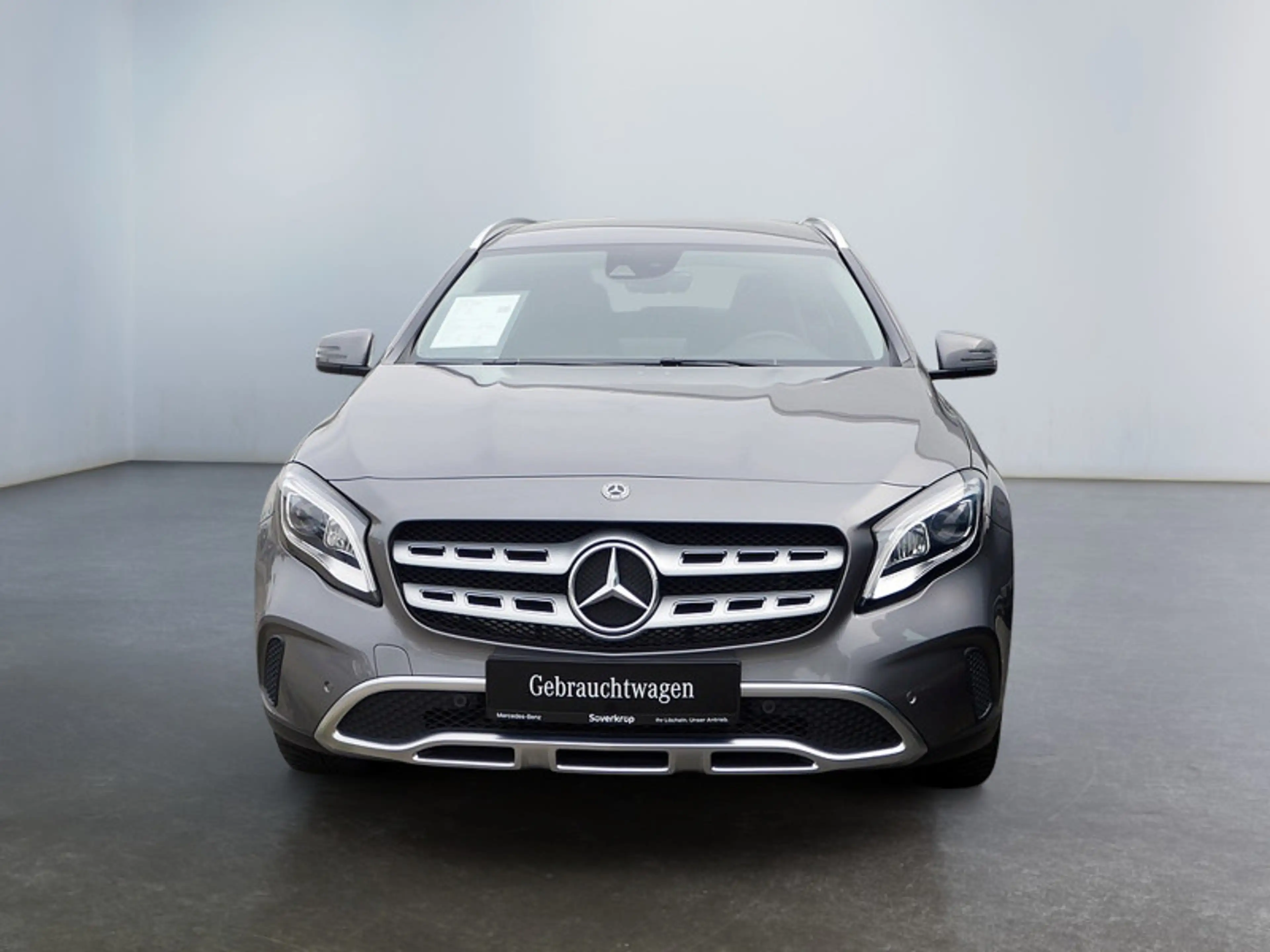 Mercedes-Benz GLA 180 PDC SHZ — photo 3