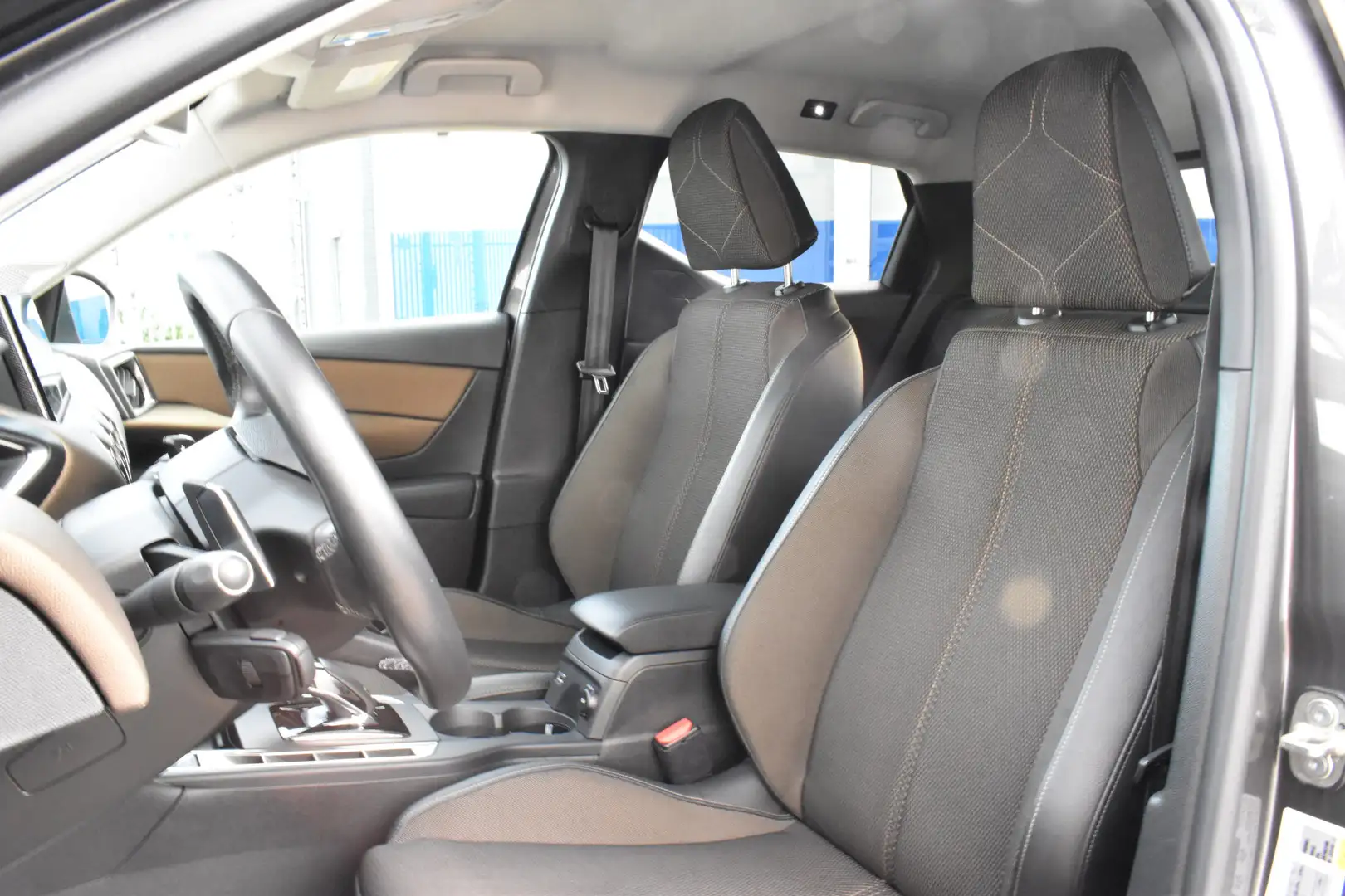 DS Automobiles DS 3 Crossback PureTech 130 EAT 8 So Chic -| Keyless start | Auto Grijs - 2