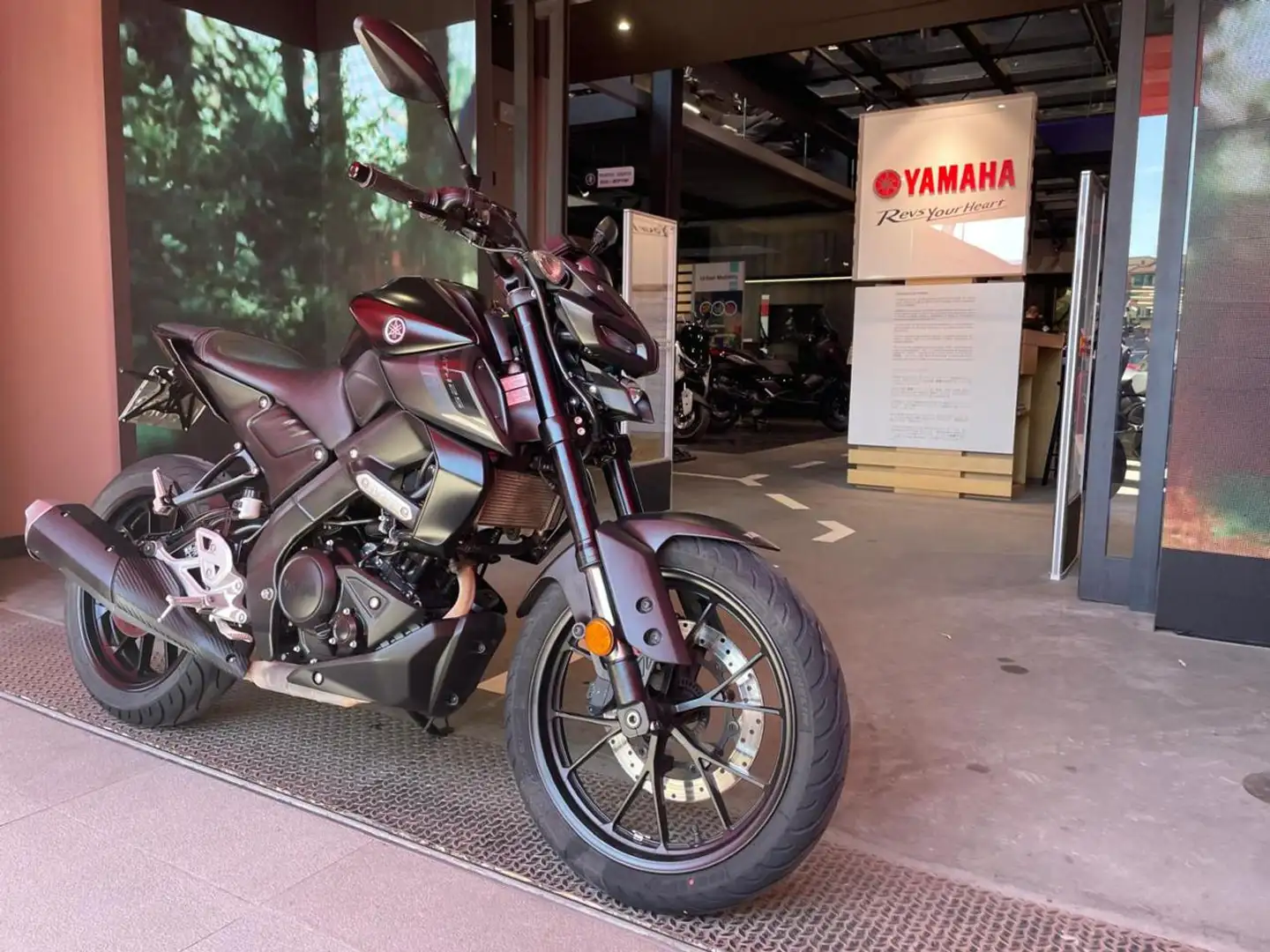 Yamaha MT-125 . Negru - 2