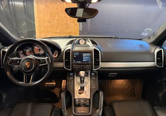 Porsche Cayenne view 4