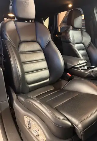 Porsche Cayenne view 7