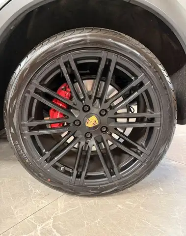 Porsche Cayenne view 10
