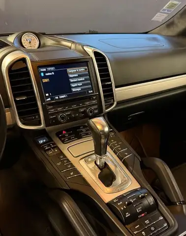 Porsche Cayenne view 6
