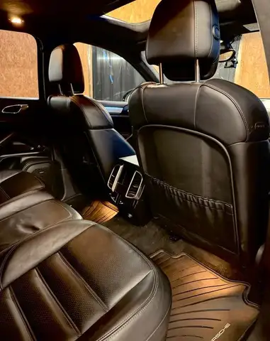 Porsche Cayenne view 9