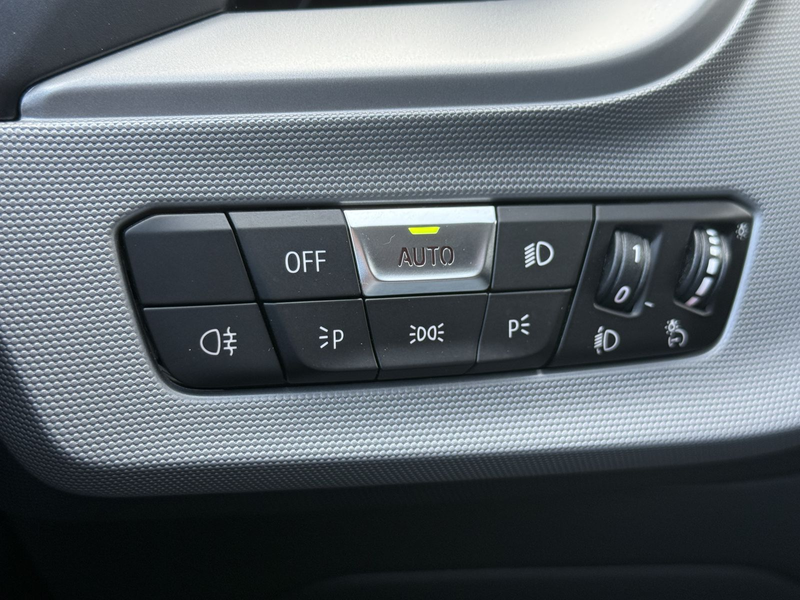 BMW 118 i Advantage Navi Carplay LED Tempomat — photo 12