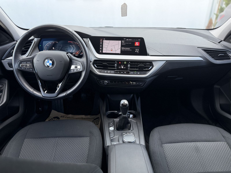 BMW 118 i Advantage Navi Carplay LED Tempomat — photo 15
