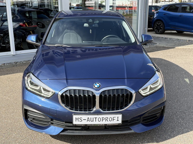 BMW 118 i Advantage Navi Carplay LED Tempomat — photo 3