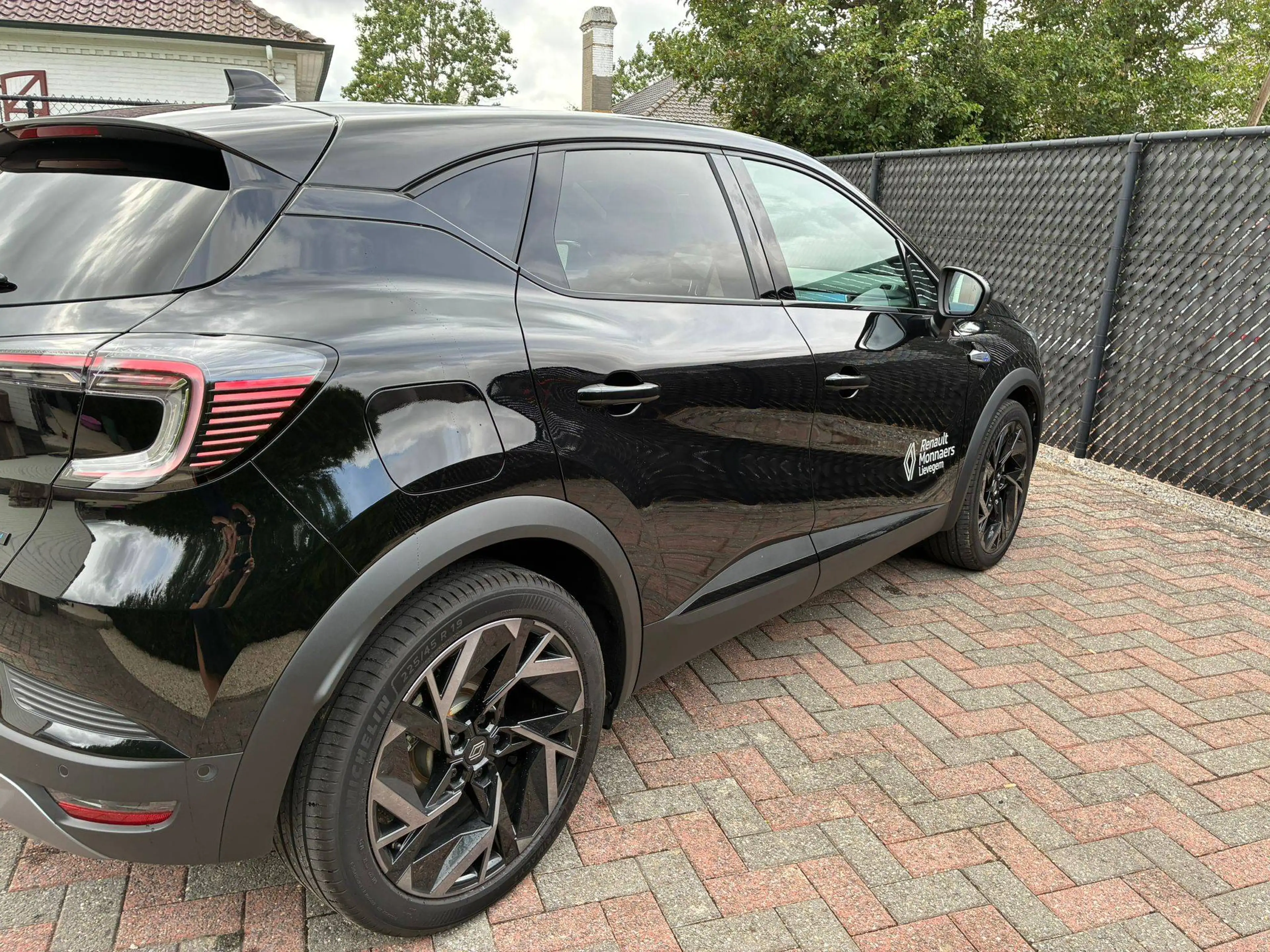 Renault Captur alpine esprit E-tech hybrid — photo 5