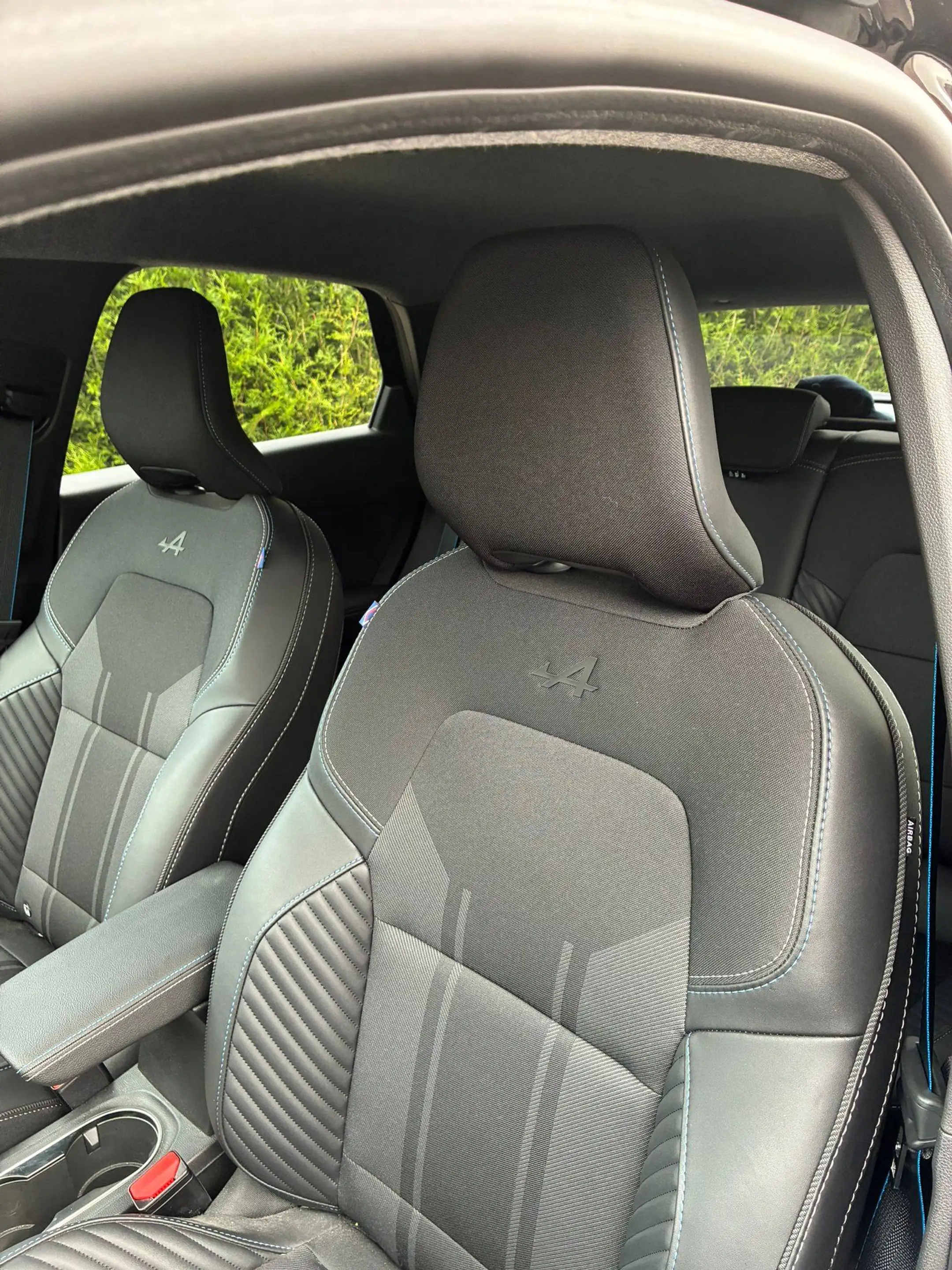Renault Captur alpine esprit E-tech hybrid — photo 8