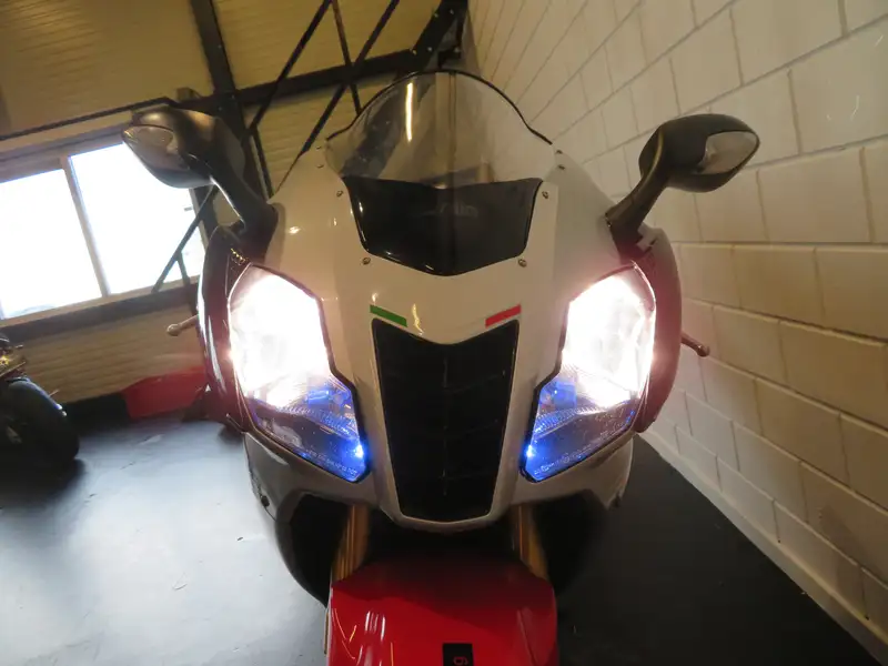 Aprilia RSV 1000 R - foto 4