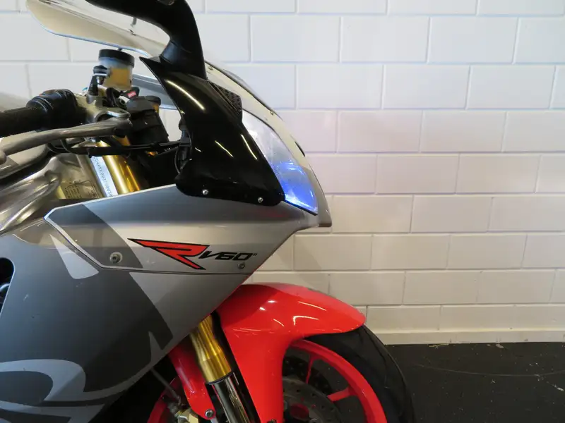 Aprilia RSV 1000 R - foto 6