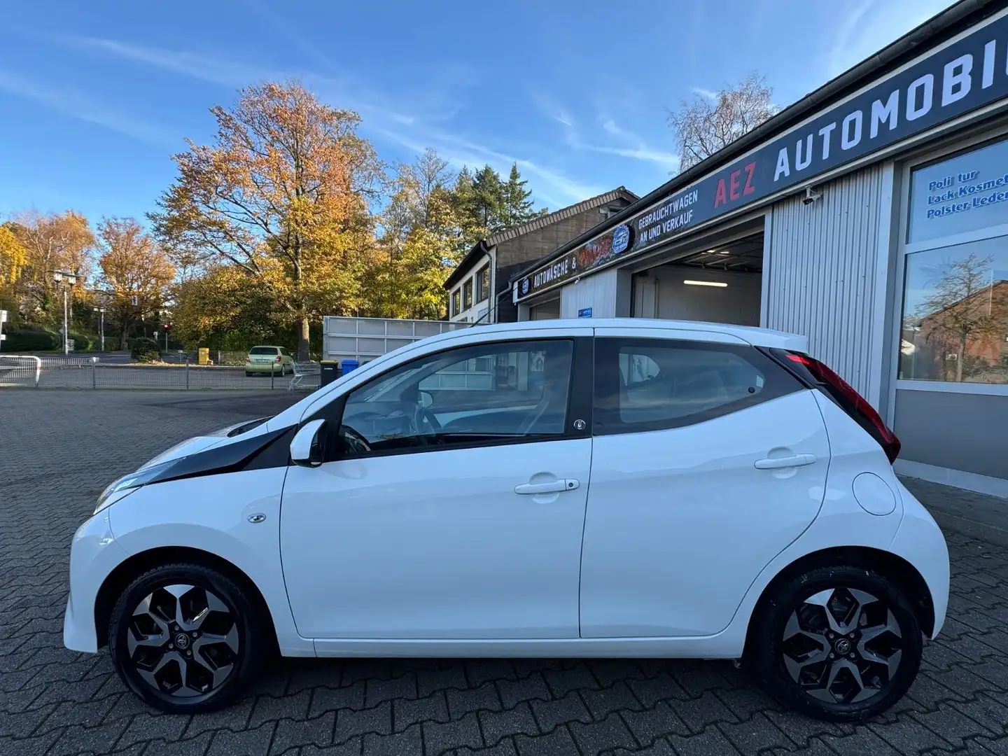 Toyota Aygo AYGO x-play Team D *aus erster Hand* Weiß - 2