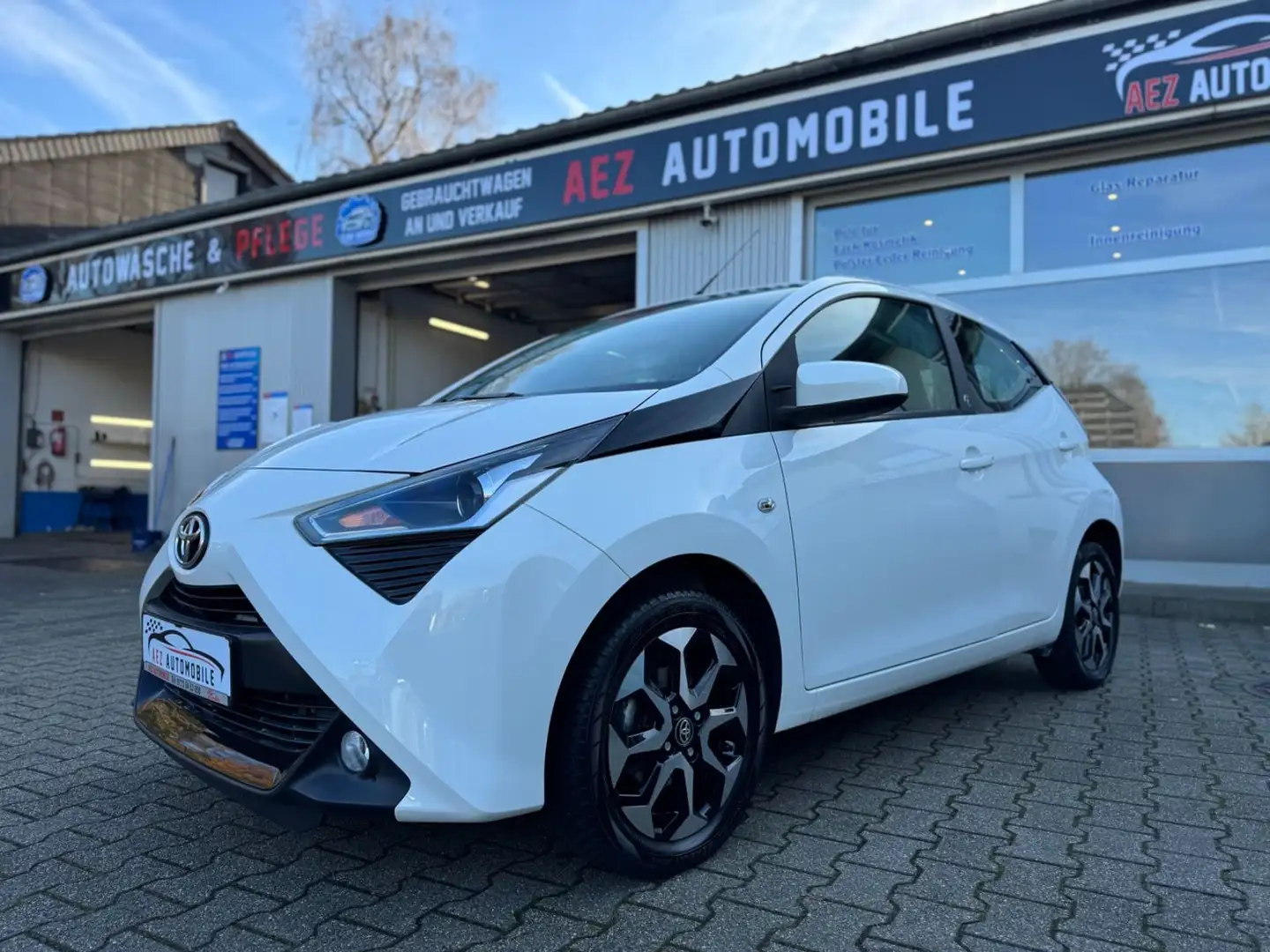Toyota Aygo AYGO x-play Team D *aus erster Hand* Weiß - 1