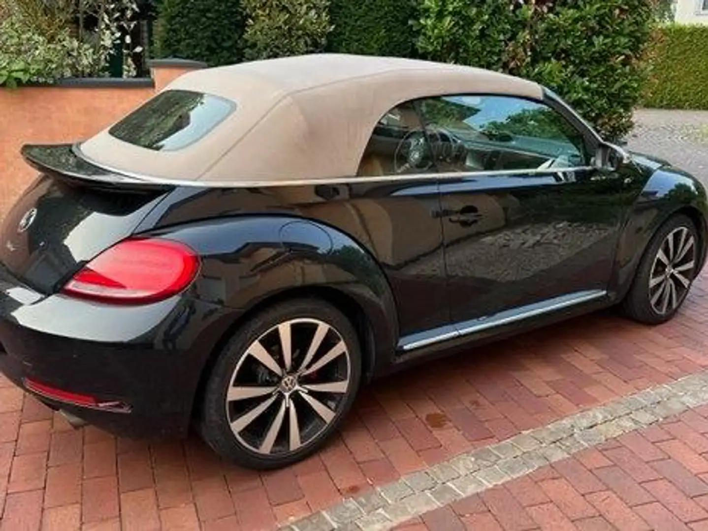 Volkswagen Beetle The Beetle Cabriolet 2.0 TSI R-Line Excl. Sport Schwarz - 1