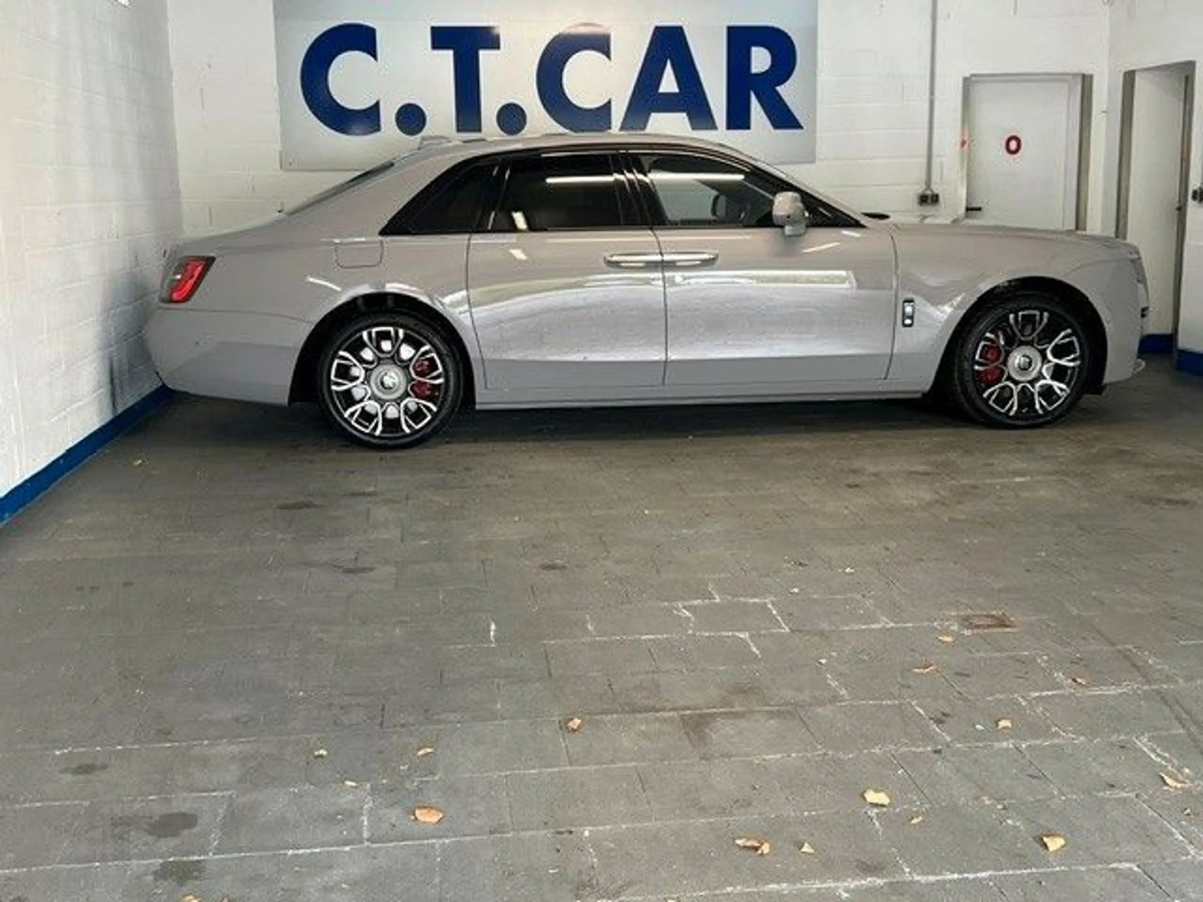 Rolls-Royce Ghost Black Badge - Carbon -1Hand — photo 2