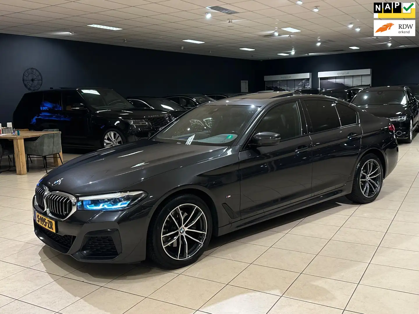 BMW 520 5-serie 520d M-SPORT|1eig|Opendak|BTW|Facelift|Mem Grijs - 1