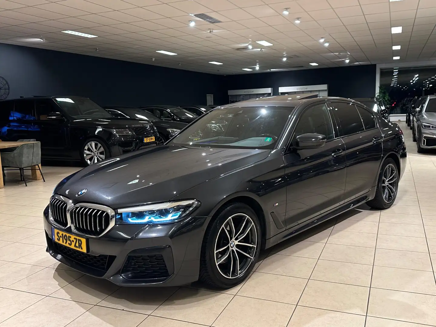 BMW 520 5-serie 520d M-SPORT|1eig|Opendak|BTW|Facelift|Mem Grijs - 2