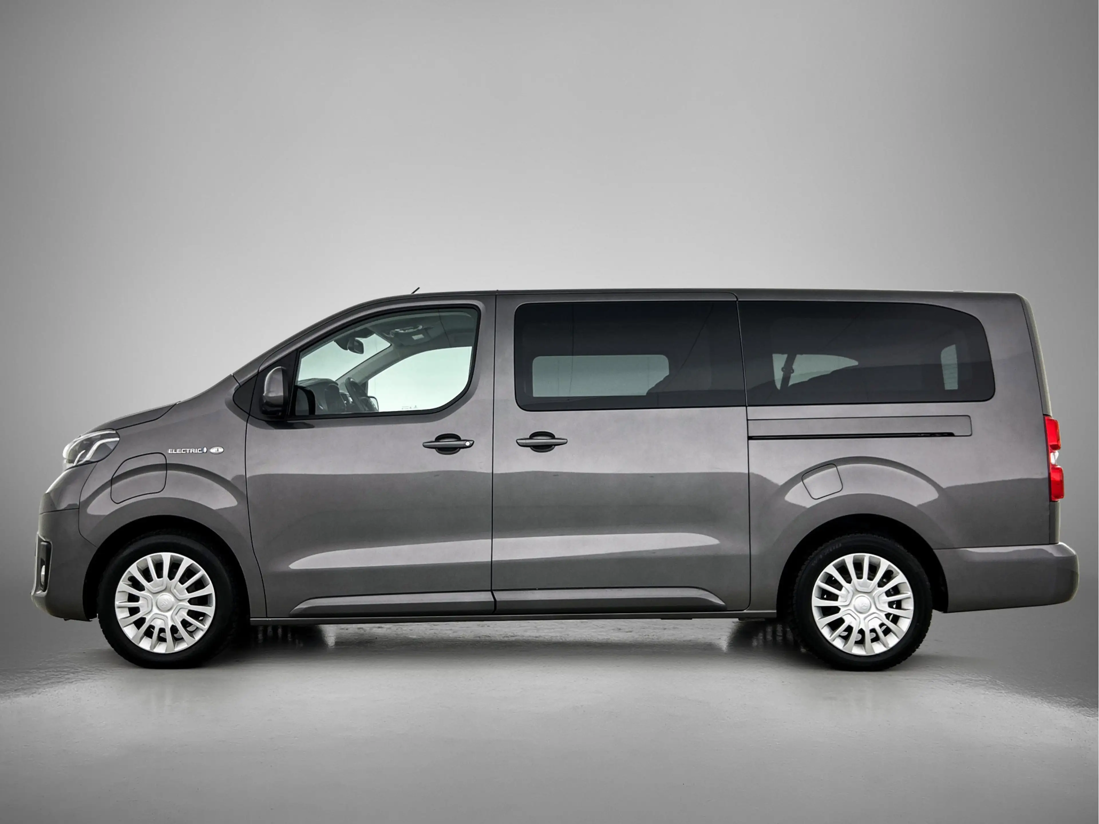 Toyota Proace Toyota Electric Shuttle Long Extra Range Cool 75 k — photo 3