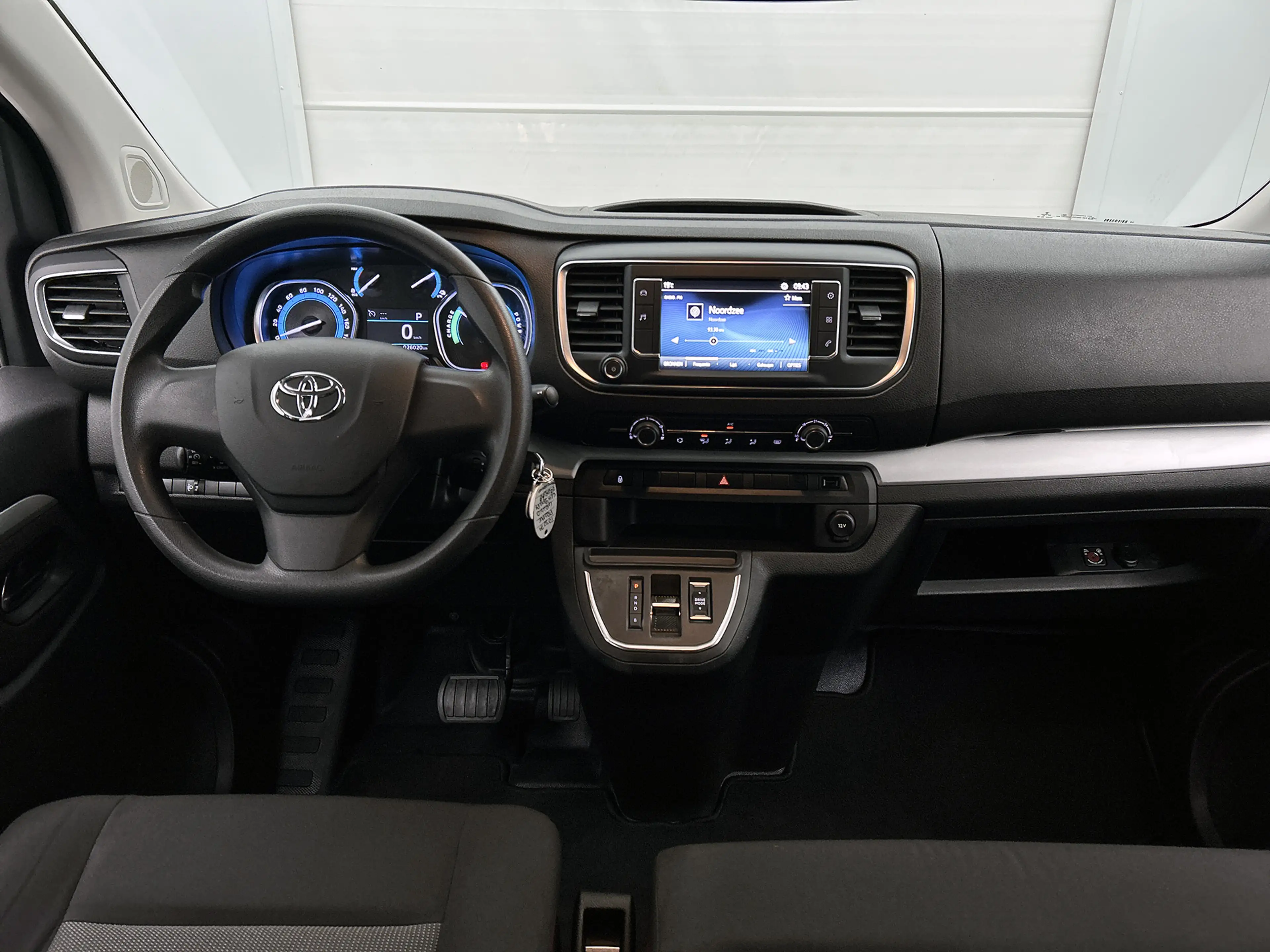 Toyota Proace Toyota Electric Shuttle Long Extra Range Cool 75 k — photo 4