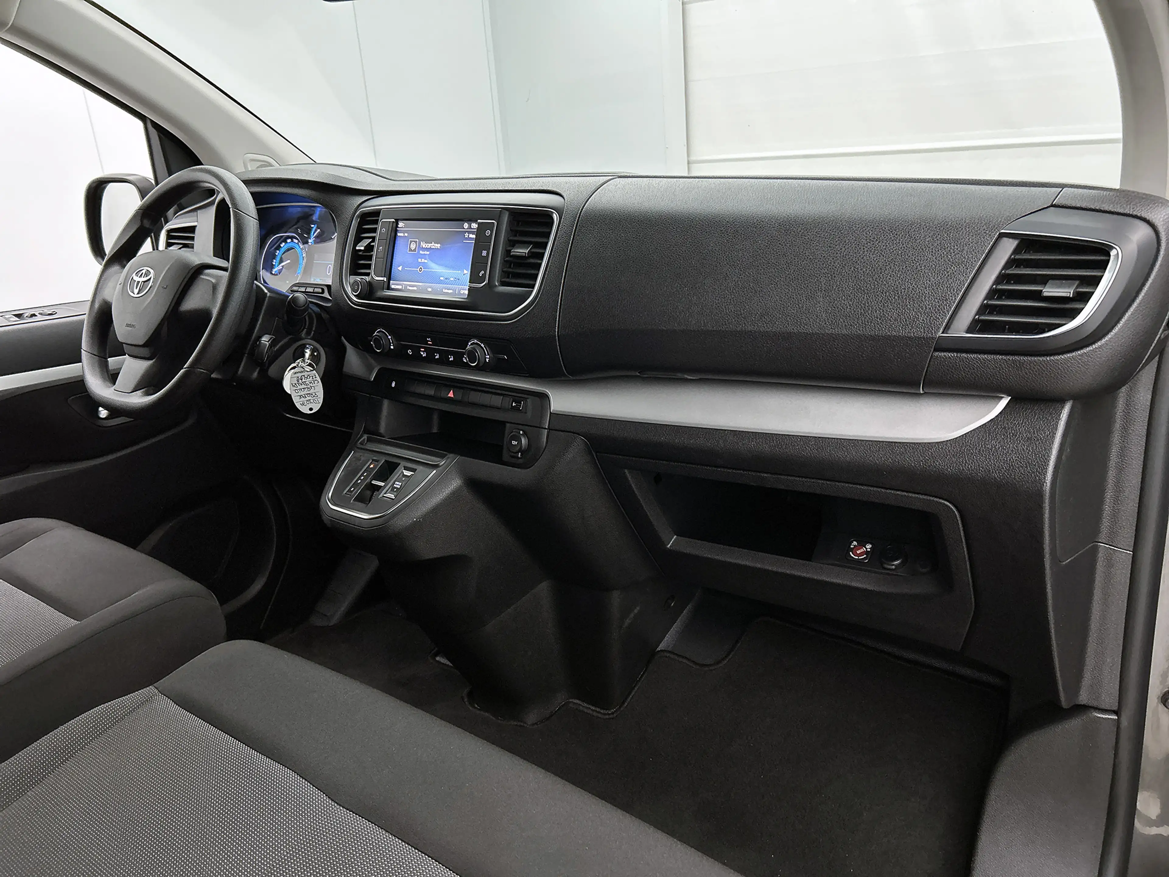 Toyota Proace Toyota Electric Shuttle Long Extra Range Cool 75 k — photo 6