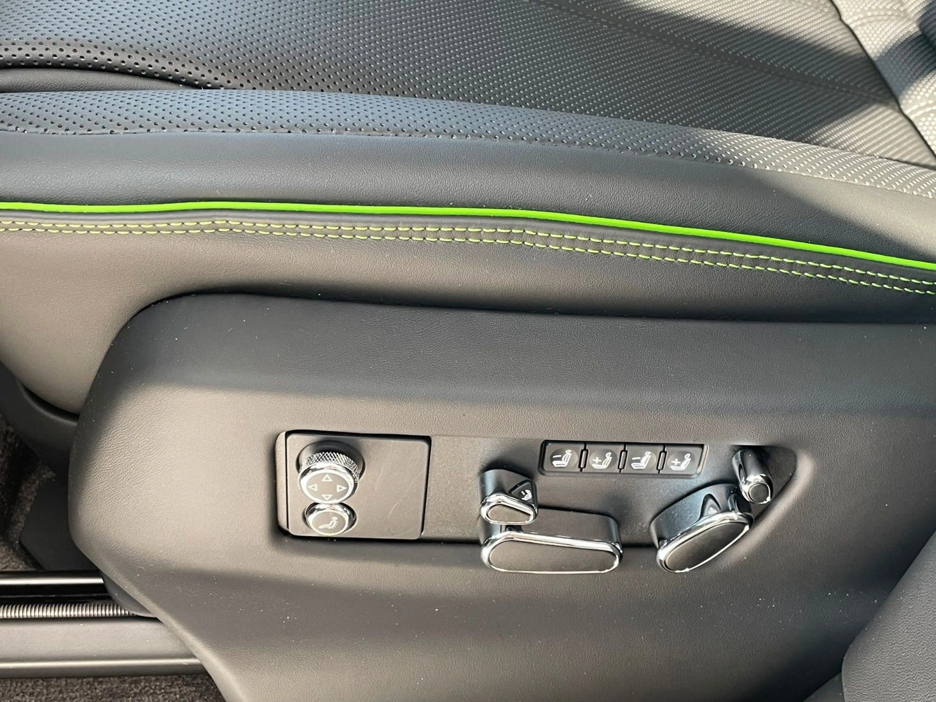 Bentley Bentayga V8 Black Edition - Naim/Parking Heat. — photo 13