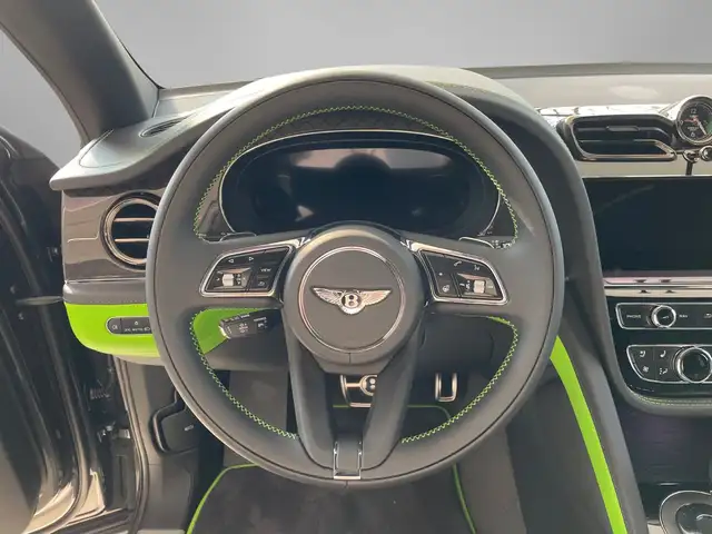 Bentley Bentayga view 14