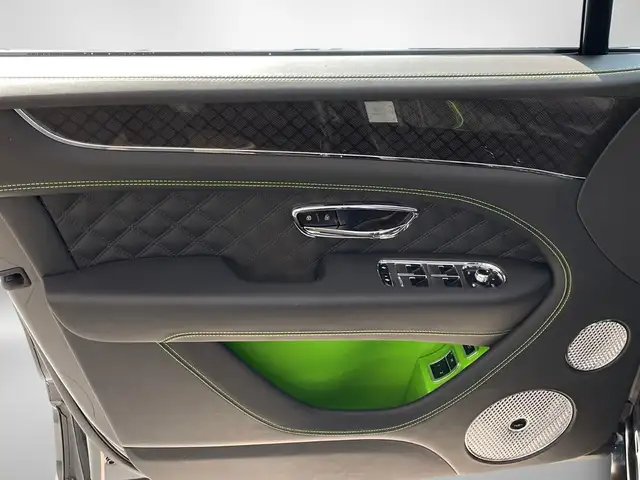 Bentley Bentayga view 8