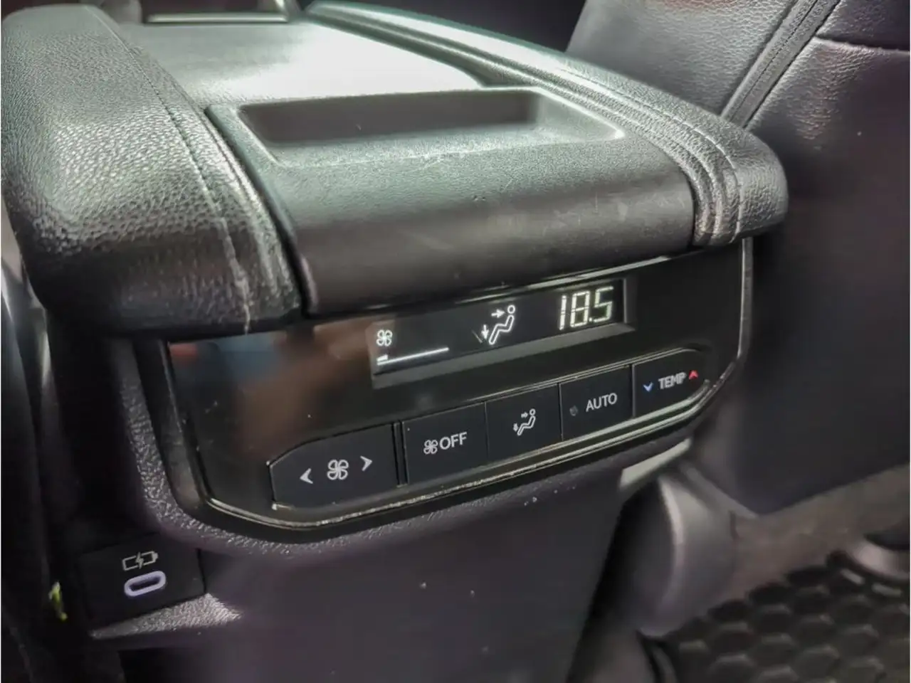 Toyota Grand Highlander снимка Toyota Grand Highlander
