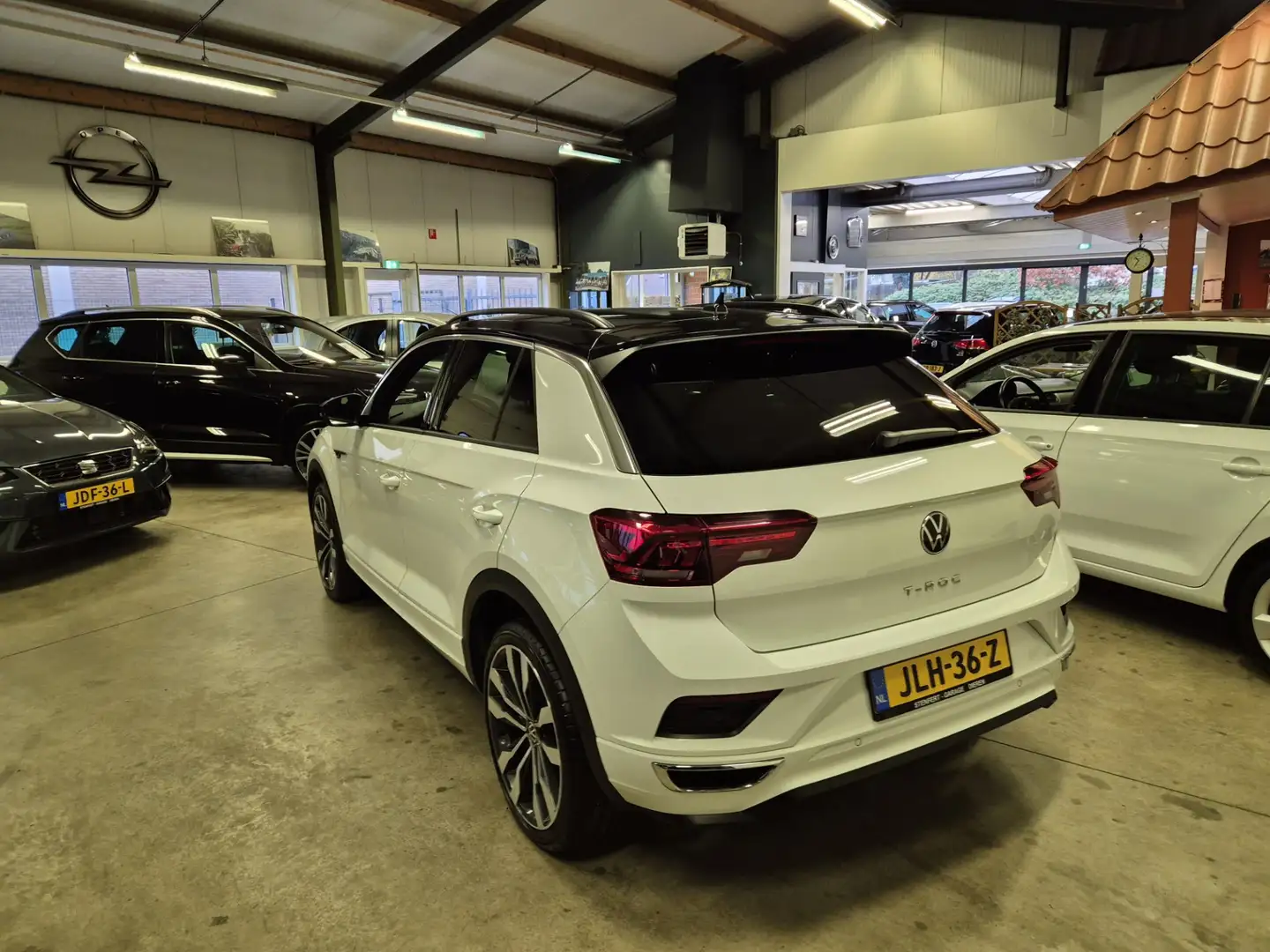 Volkswagen T-Roc 1.5 TSI Sport Business R automaat Weiß - 2