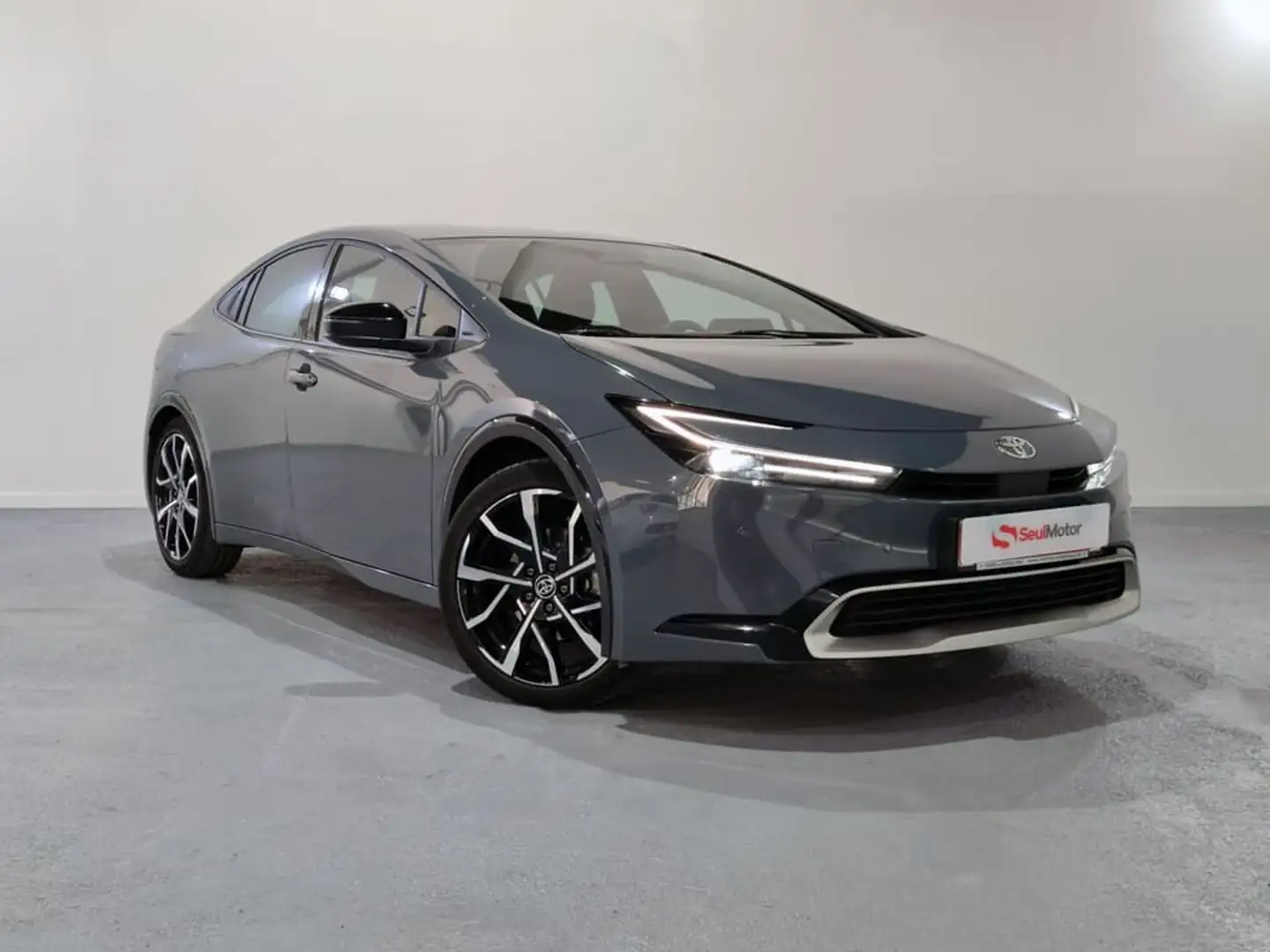 Toyota Prius Berlina Automático de 5 Puertas Šedá - 1