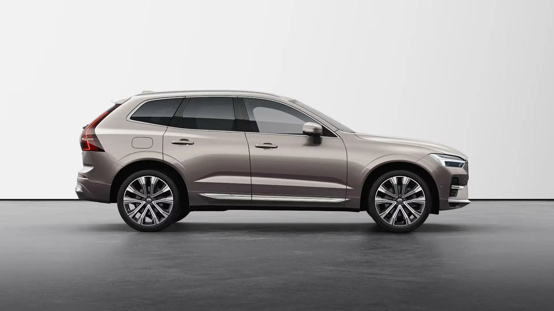 Volvo XC60 Recharge T6 AWD Ultra Bright Direct Leverbaar! Beige - 1
