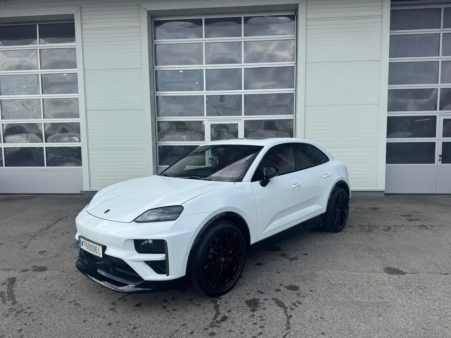 Porsche Macan Turbo Weiß - 1