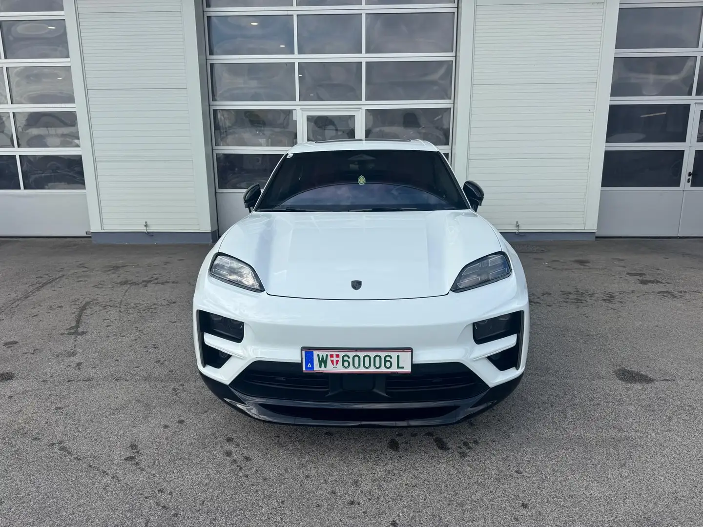 Porsche Macan Turbo Weiß - 2