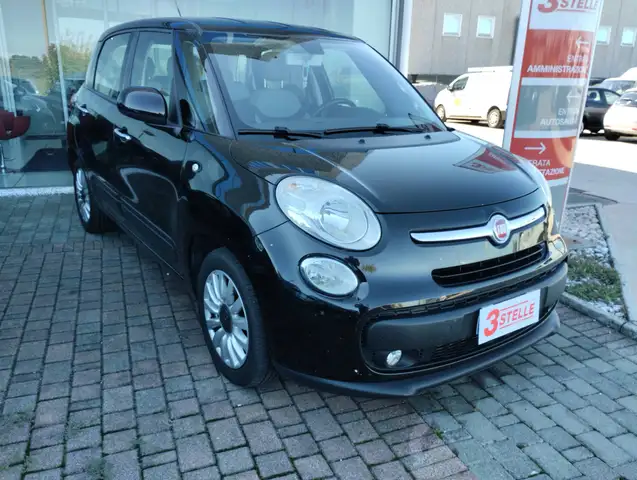 Fiat 500l view 3