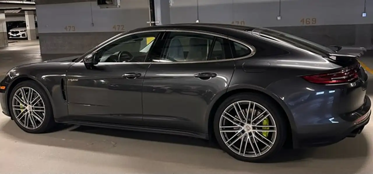 Porsche Panamera снимка Porsche Panamera