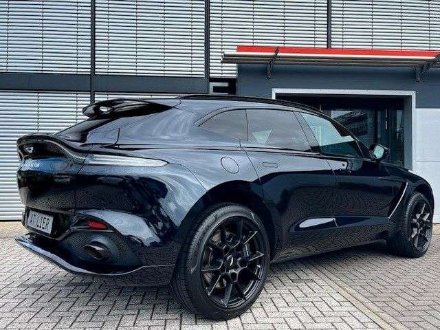 Aston Martin DBX 4.0 V8