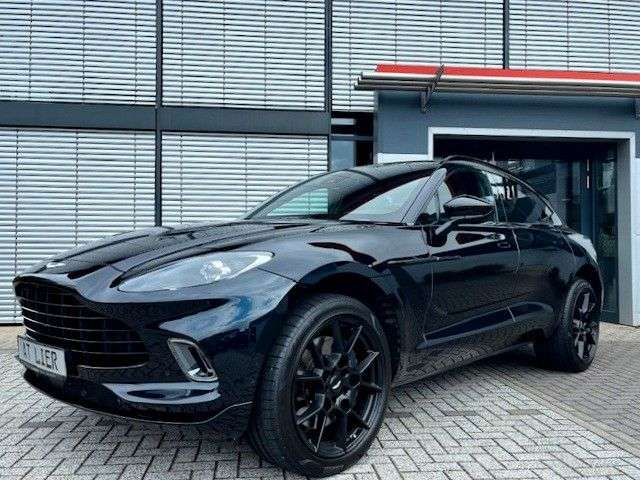 Imagine Aston Martin DBX 4.0 V8