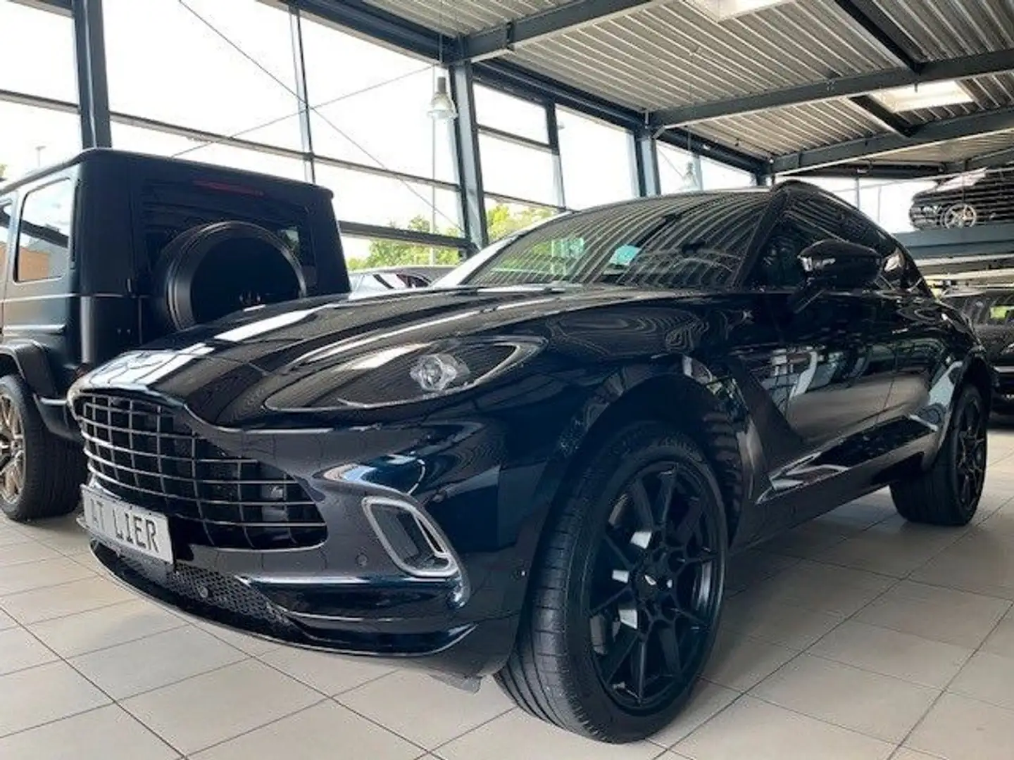 Aston Martin DBX 4.0 V8 Noir - 1