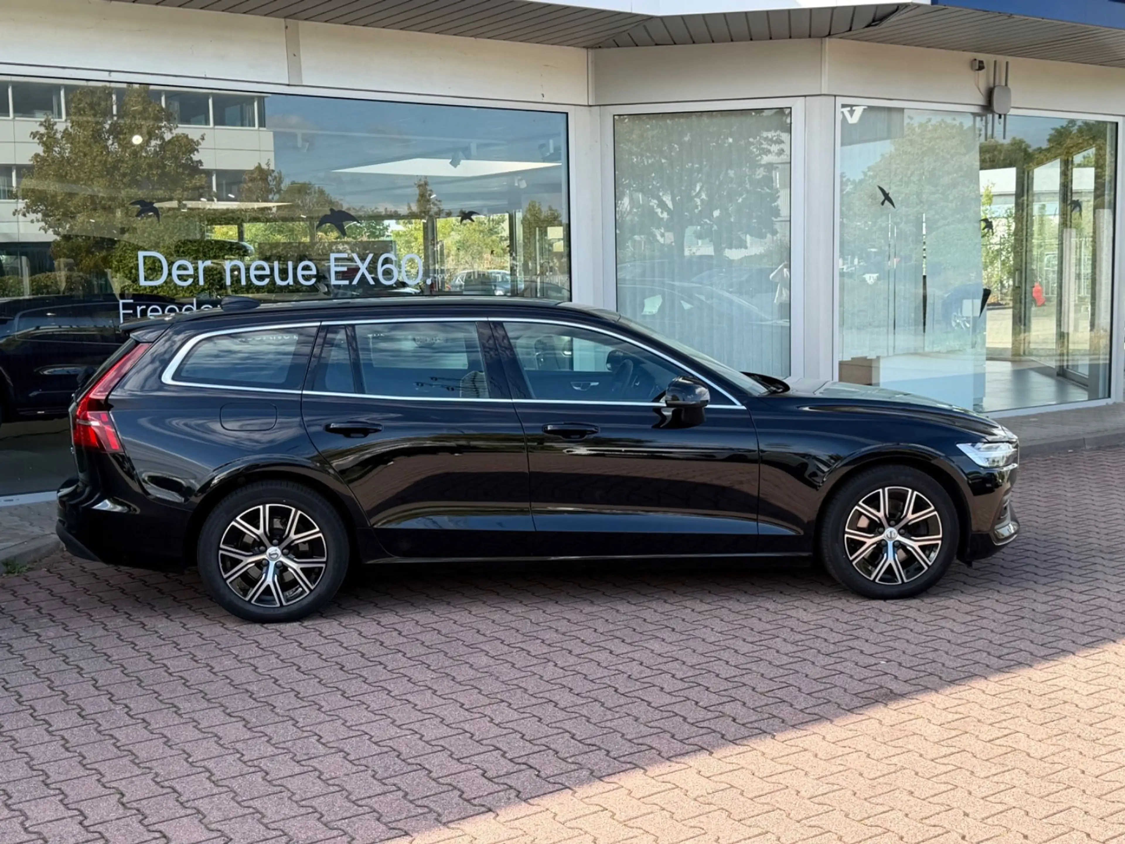 Volvo V60 B4 D Auto Core — photo 2