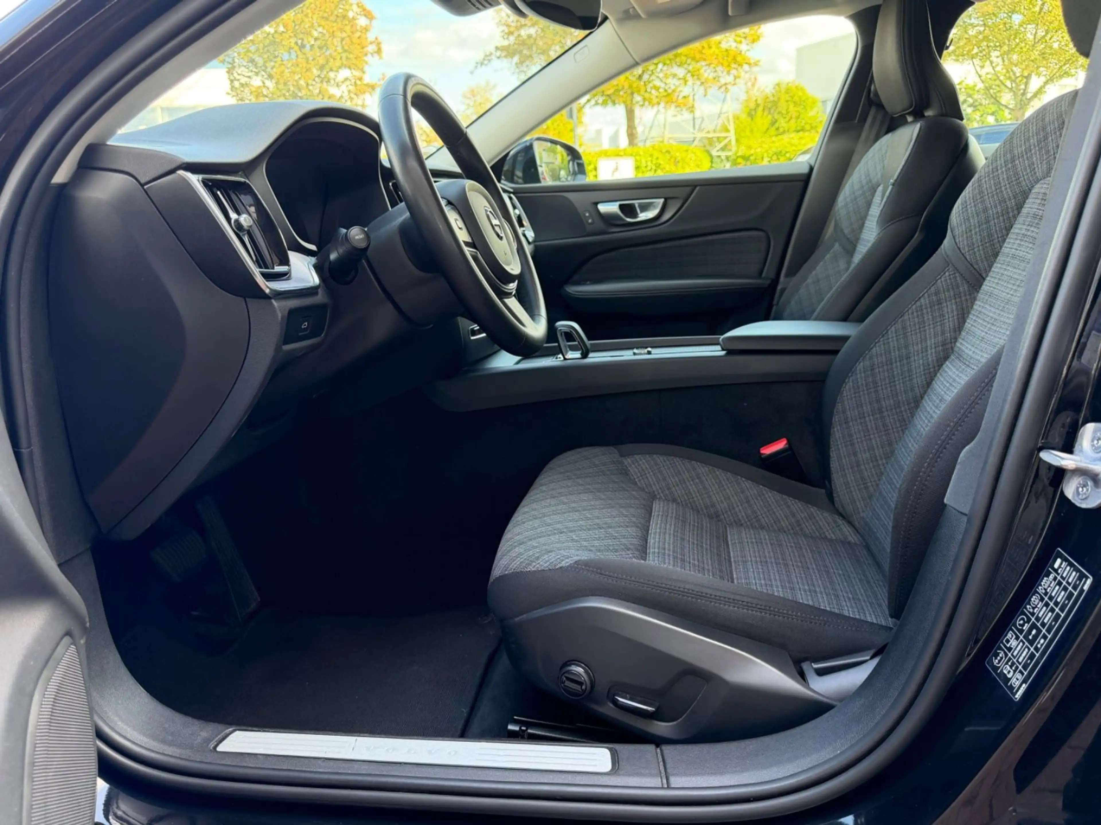Volvo V60 B4 D Auto Core — photo 6