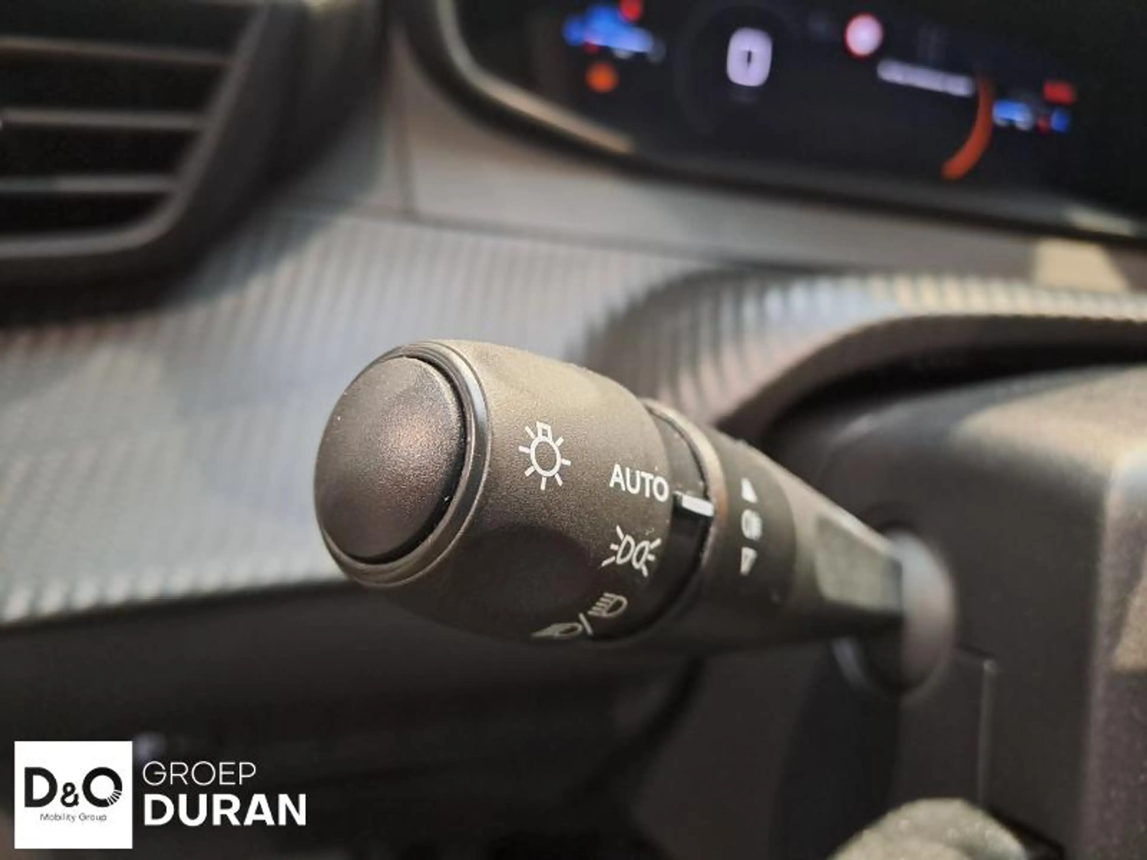 Peugeot 208 Allure 1.2 Turbo Man.6 — photo 10