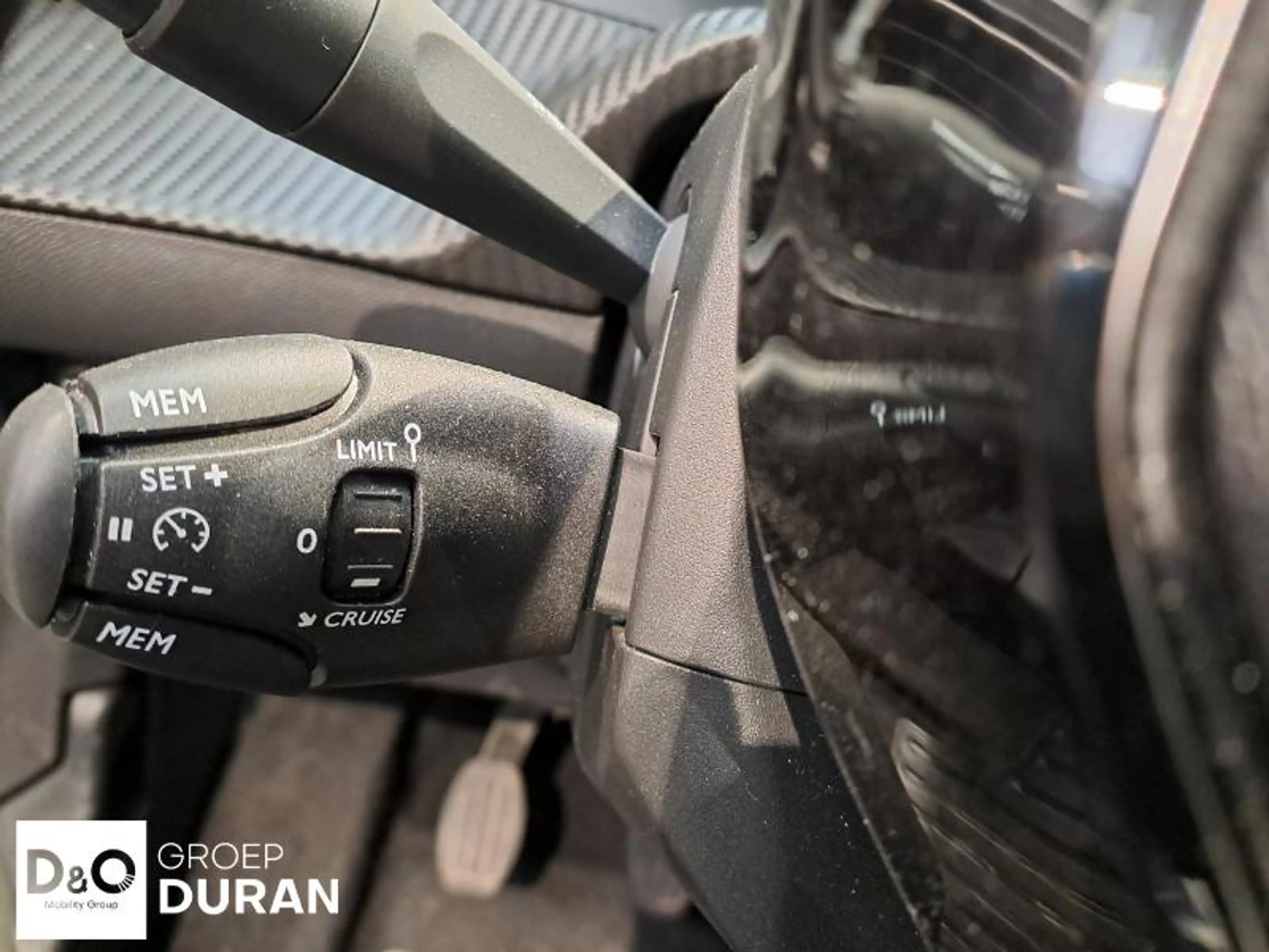 Peugeot 208 Allure 1.2 Turbo Man.6 — photo 13
