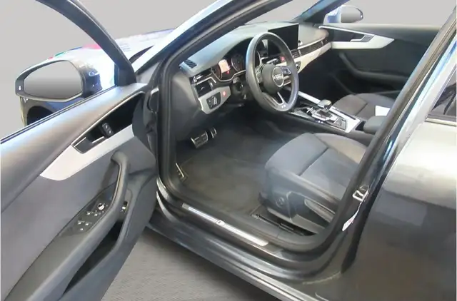 Audi A4 view 4